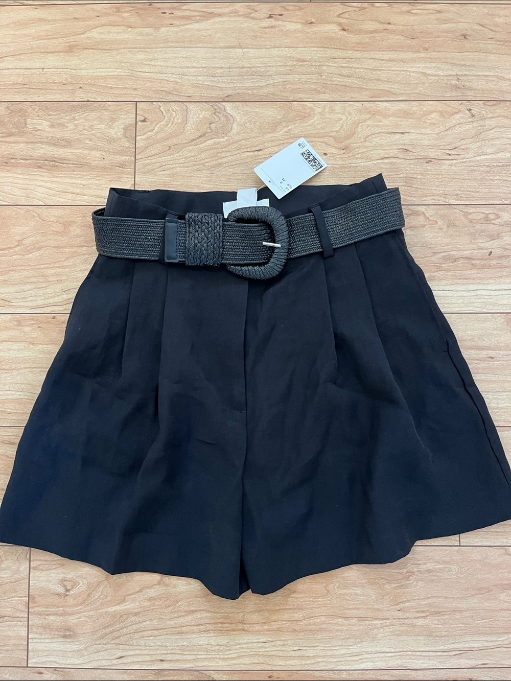 H&M Black High-Waist Pleated Shorts with Woven Belt